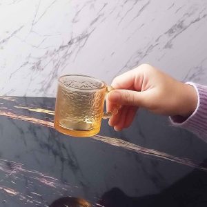 طقم فناجين زجاجية بلون عسلي ويد سوار اللؤلؤ (6 قطع)