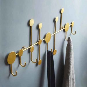 علاقة ملابس معدنية – 6 شناكل بدون حفر