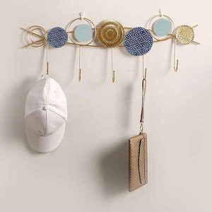 علاقة حائط معدنية أنيقة – 5 شناكل بتعليق الملابس