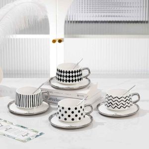 كوب بورسلان فاخر مع صحن وملعقة