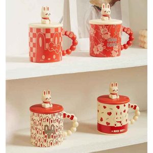 كوب سيراميك بغطاء وملعقة – تصميم أرنب كيوت سعة 400 مل