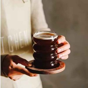 كوب زجاجي 300 مل بتصميم مموج عصري للمشروبات الباردة والساخنة