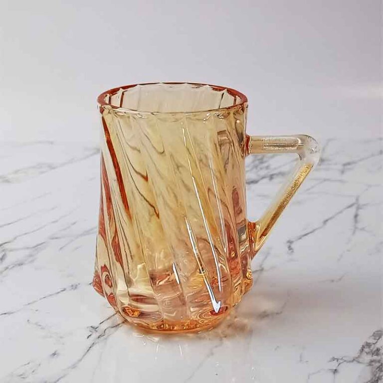 طقم كاسات شاي زجاجية مقلمة 12 قطعة بلون عسلي