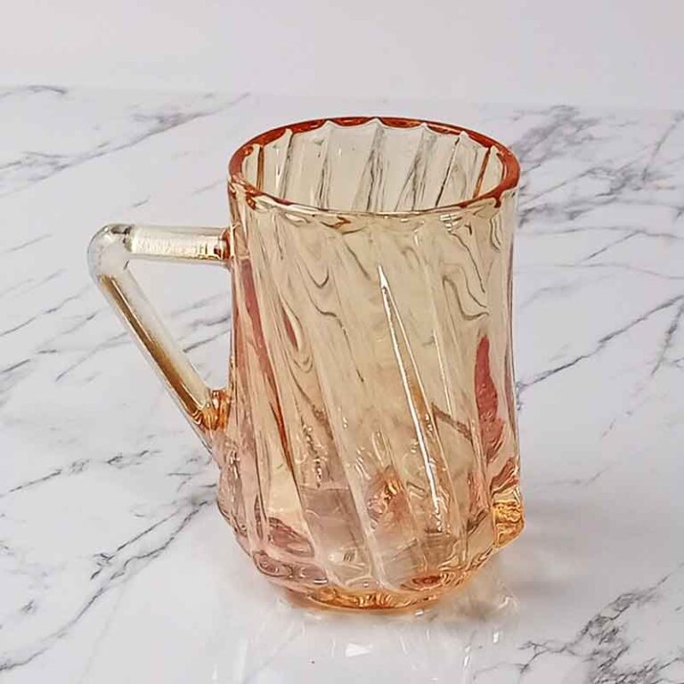 طقم كاسات شاي زجاجية مقلمة 12 قطعة بلون عسلي