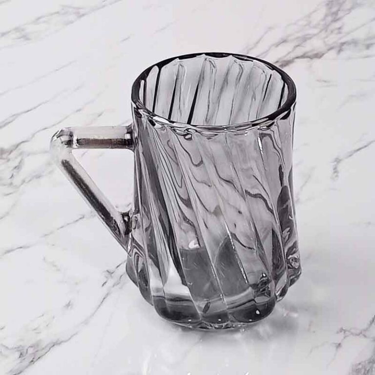 طقم كاسات شاي زجاجية مقلمة 12 قطعة بلون عسلي وأسود