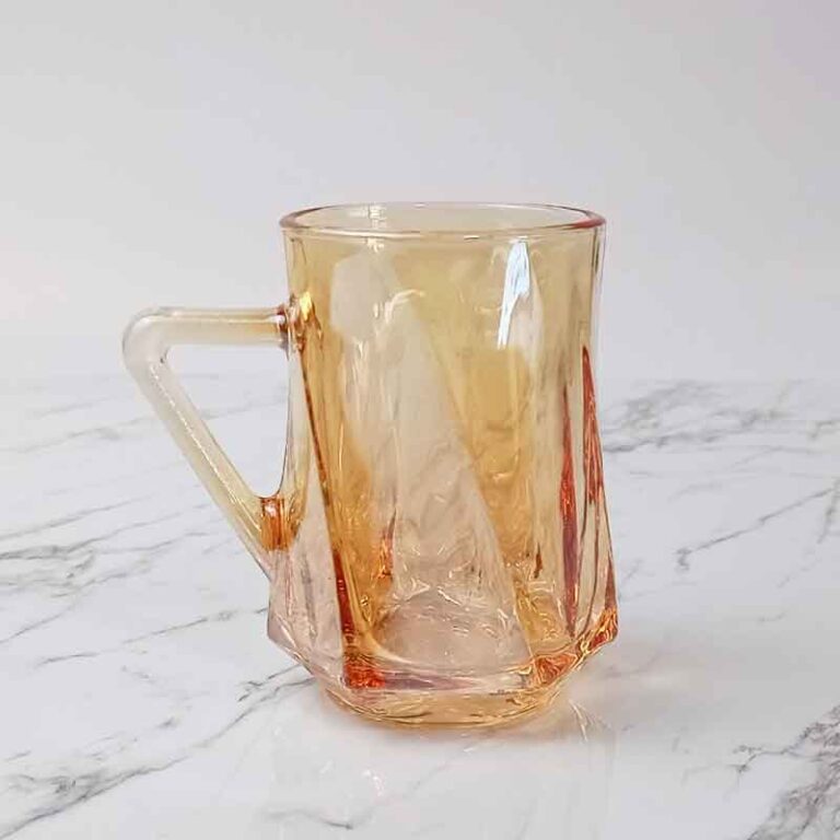 طقم كاسات شاي زجاجية مضلعة 12 قطعة بلون عسلي